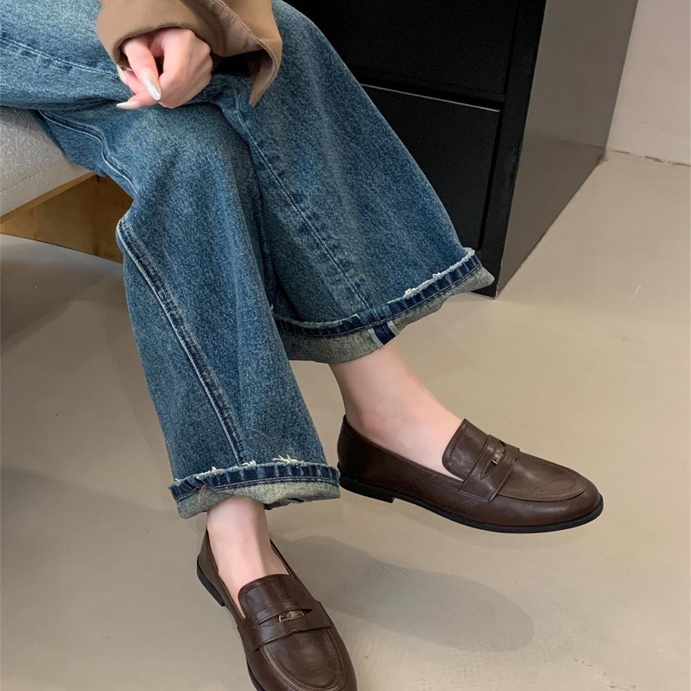 Womens Dress Shoes With A Round Toe Soft Sole And A Chic Comfortable Loafer Design